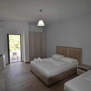 Bujtina Eleni 3* Himare