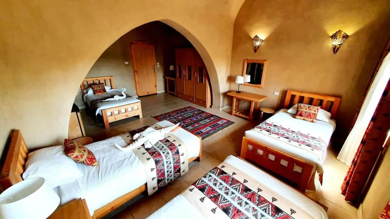 Embrace Hotel Luxor 2*,