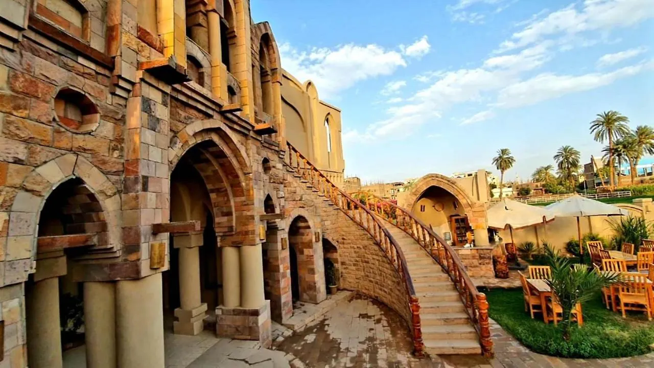 Embrace Hotel Luxor 2*,